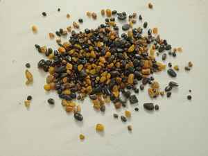 Piedra de paisajismo de camino de adoquines de colores mezclados naturales, grava amarilla de 3-6mm, guijarros pulidos más pequeños negros, diseño tradicional para exteriores - Product Image 2