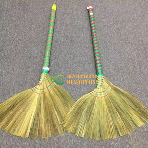 Balai en herbe d'origine vietnamienne Eco2go en gros |   Balai de nettoyage moderne portable avec manche en bois, directement de l'usine - Product Image 2