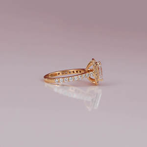 Anillo de Compromiso de Lujo con Diamante Cultivado en Laboratorio con Corte Esmeralda y Halo, Chapado en Oro de 18 Quilates, Estilo Moderno, Anillo de Regalo para Mujer - Product Image 5