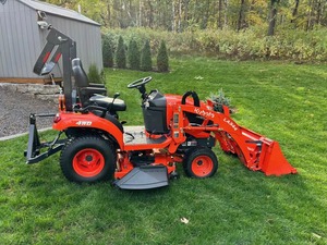 Kubota BX2380 Used Tractor with Cab Including Front Snow Blower - Product Image 6