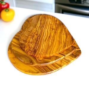 เขียงทำจากไม้และเรซินที่ทำด้วยมืออันหรูหราพร้อมดีไซน์แนวแอบสแตรกต์สำหรับจัดแสดงในห้องครัว - Product Image 1