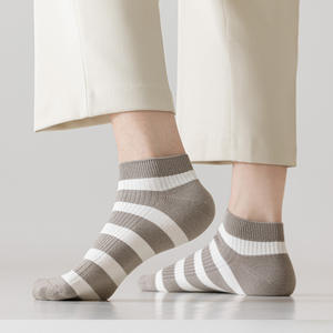 Calcetines de algodón de color sólido fino de verano para hombre, calcetines cortos informales de corte bajo absorbentes de sudor antiolor con Tobillo alto al por mayor - Product Image 3