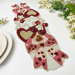 Camino de Mesa con Cuentas, Mantel Individual Bordado a Mano con Diseño Floral, Mercado Europeo - Product Image 1