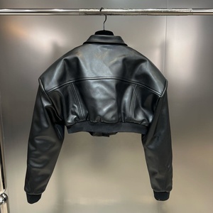 Chaqueta de cuero bomber con doble cinturón de diseño moderno para mujer - Product Image 4