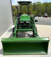 Disponible pour les tracteurs John Deeree 5055E prêts à être expédiés pour les agriculteurs qui ont besoin d'un équipement solide et polyvalent