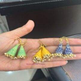 Boucles d'oreilles Jhumkas à motif triangulaire, cadeaux de fête, travail en émail avec des perles de perles pour femmes et filles, pour les mariages - Product Image 2