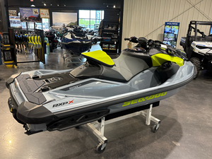 Pour Jet Ski RXP X 300, 2 places, moteur 1800cc 4 temps, coque en fibre de verre, couleur gris-jaune, 300HP+, neuf - Product Image 4