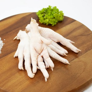 Patas de pollo congeladas de alta demanda, pies de pollo de calidad de exportación sin exceso de humedad y embalados en cajas de 20kg - Product Image 1
