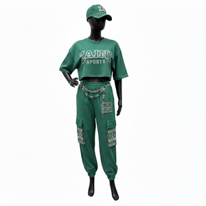 Ensemble femme : tee-shirt court en molleton de coton et polyester 240 GSM de haute qualité et pantalon cargo vert foncé avec logo brodé en strass - Product Image 5