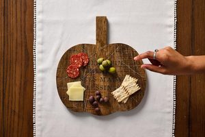 Plateau de service en bois personnalisé reconnaissant Plateau de charcuterie Plateau à fromages Plateau décoratif Taille personnalisée Couleur bois naturel - Product Image 6