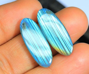Superbe paire de pierres précieuses en Labradorite, cabochon en forme de pierre ovale lisse et polie pour la fabrication de bijoux. - Product Image 4