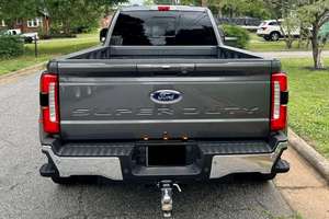 Promotion exceptionnelle 2023 Ford F-450 Super Duty Lariat 4x4 6.7-Liter Turbodiesel V8, 4 roues motrices, pack tout-terrain FX4 - Product Image 2