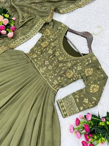 Nueva colección de vestidos de seda Vichitra pesados a la moda para mujeres, trabajo de secuencia de bordado elegante para fiestas - Product Image 5