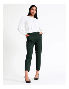 Pantalon en satin de coton biologique vert forêt Avec une coupe ajustée et une taille moyenne, ce pantalon a un design sophistiqué Zip Fly Closer - Product Image 1