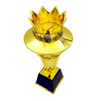 Trophée de base en métal de haute qualité logo en métal doré trophée de couronne de football personnalisé