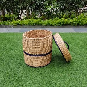 Venta al por mayor de la mejor calidad de diseño único conjunto de cestas de jacinto de agua con asas para el almacenamiento en el hogar y la organización hecha en Vietnam - Product Image 6