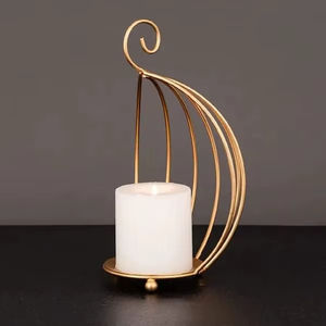 Porte-bougie en métal parfait pour la décoration de la salle à manger et une élégante décoration de salon - Product Image 1