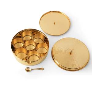 Boîte à épices traditionnelle en laiton pour les besoins quotidiens de la cuisine, offrant un rangement organisé avec une riche valeur culturelle - Product Image 1