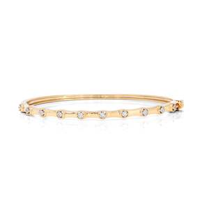 Brazalete Kada Delicado con Diamantes Redondos - Product Image 6