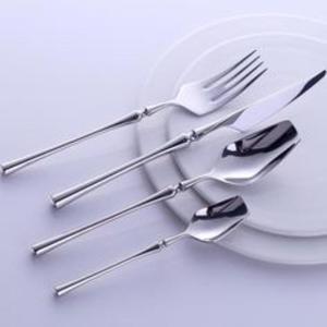 Juego de Cubiertos de Acero Inoxidable de Alta Gama con Diseño Minimalista y Alta Durabilidad, Perfecto para el Hogar y Restaurantes - Product Image 6