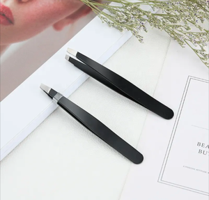 แหนบคิ้วแบบเอียงป้องกันไฟฟ้าสถิตย์แหนบถอนขนคิ้วสีดำสีชมพูสีทองแบบกำหนดเอง - Product Image 5