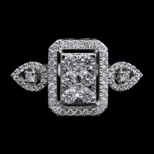 วงแหวนทรงเรขาคณิตสีขาวทอง14K พร้อมภาพลวงตาตัดมรกตและเพชรกลมธรรมชาติประดับด้วยรัศมีและรูปทรงลูกแพร์ - Product Image 3