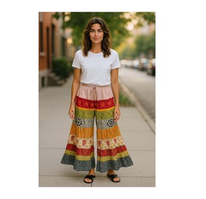 Pantalon pour femme en soie patchwork pour les occasions spéciales, pantalon large en soie de sari recyclée, pantalon ethnique bohème funky d'été patchwork - Product Image 1