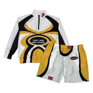 Conjuntos de chándal de poliéster ligero 100% personalizado chaqueta deportiva y pantalones cortos logotipo bordado impresión por transferencia de calor conjuntos de 2 piezas - Product Image 1