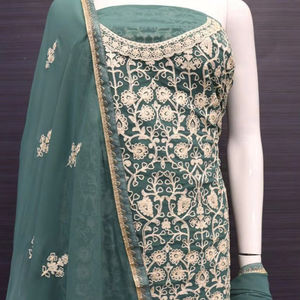 Eid Gharara exclusif: Georgette de renard lourd semi-cousue, Dupatta brodé et Plazzo élégant avec une touche de 1.20 mètres - Product Image 1