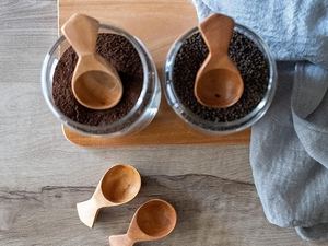 Mini cuillère à épices en bois écologique faite à la main avec un design traditionnel, résistante à la chaleur et polie miroir pour les condiments, les confitures, le service - Product Image 5
