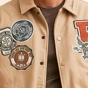 Chaquetas Varsity de Piel de Oveja de Alta Calidad Anti-UV para Hombre y Mujer, Nuevo Estilo con Cuello Alto, Todas las Tallas y Colores, Lana de Baja Densidad - Product Image 4