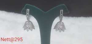 Conjunto de joyería de pendientes de latón de diseñador para mujer Estilo de lujo con diamantes americanos brillantes para bodas y ocasiones - Product Image 4