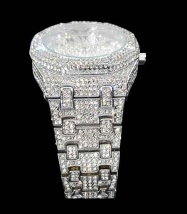 Reloj de Diamantes Blanco de Alta Gama con Incrustaciones de Diamantes, Calidad de Exportación, para Eventos, Regalos y Uso Nocturno, Disponible a un Precio Accesible desde India - Product Image 3