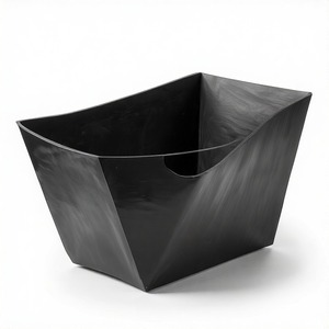 Cubierta de base de árbol de Navidad de metal encalado con borde acampanado, ideal para estilos de decoración navideña de inspiración nórdica o espiritual. - Product Image 3