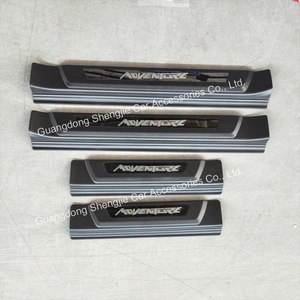 Battitacco Personalizzabile con Logo per Toyota Hilux Adventure Revo Rocco, Protezione per Porte Doppie per Pickup 4X4 - Product Image 2