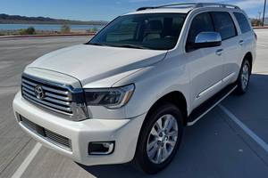 Toyota Sequoia Platinum 4x4 d'occasion en excellent état, modèle 2018 - Product Image 1
