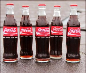 Bán Buôn <span class=keywords><strong>Coca</strong></span> <span class=keywords><strong>Cola</strong></span>-Mềm Đồ Uống <span class=keywords><strong>Coca</strong></span> <span class=keywords><strong>Cola</strong></span> 33CL Kích Thước Khác Nhau Và Bao Bì <span class=keywords><strong>Coca</strong></span> <span class=keywords><strong>Cola</strong></span> Đồ Uống Có Ga - Product Image 2