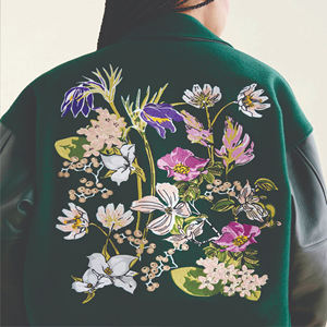 Vente en gros personnalisée veste universitaire courte en satin pour dames nouvelles vestes letterman de baseball légères pour femmes - Product Image 4