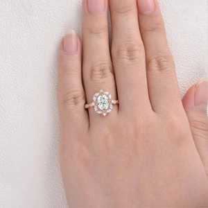 Anillo de compromiso Moissanite Halo de filigrana de corte ovalado elegante y único Categoría de producto premium - Product Image 3