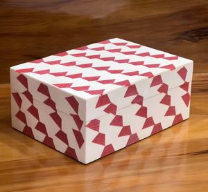 Boîte à bijoux élégante faite à la main en forme de chevron incrusté d'os, boîte de rangement décorative unique pour le rangement - Product Image 1