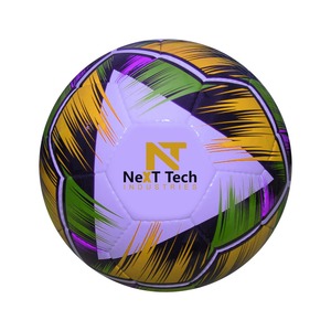 Tech Industries Ballon d'entraînement de football Matériau PU à des fins d'entraînement avec un design personnalisé et un logo personnalisé - Product Image 2