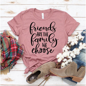 T-shirt 100% coton Friends Are the Family We Choose, haut court ajusté en jersey respirant, tailles XS-5XL pour l'été - Product Image 1