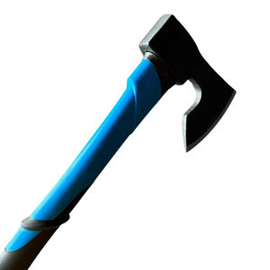 Hache-faucille forgée avec poignée en fibre de verre et manche enveloppé de TPR - Product Image 2