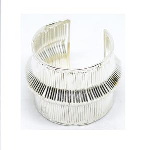 Dernières tendances indiennes faites à la main dans la conception de bracelets en argent mince élégant de mode pour le bracelet fait main d'usage quotidien fait en argent - Product Image 6