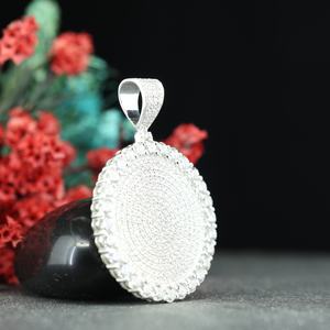 จี้เพชรโมอิสซาไนต์ทรงกลมแบบ Iced Out สไตล์ฮิปฮอป ผ่านการทดสอบเพชร เหมาะสำหรับผู้ชายและผู้หญิง โดย Phoenix Enterprise สำหรับเป็นของขวัญ - Product Image 5