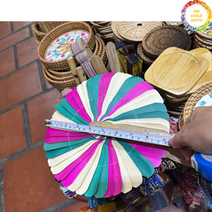 Abanico de Mano Vietnamita Hecho a Mano con Bambú Pulido para Refrescarse y Múltiples Aplicaciones Decorativas - Product Image 1