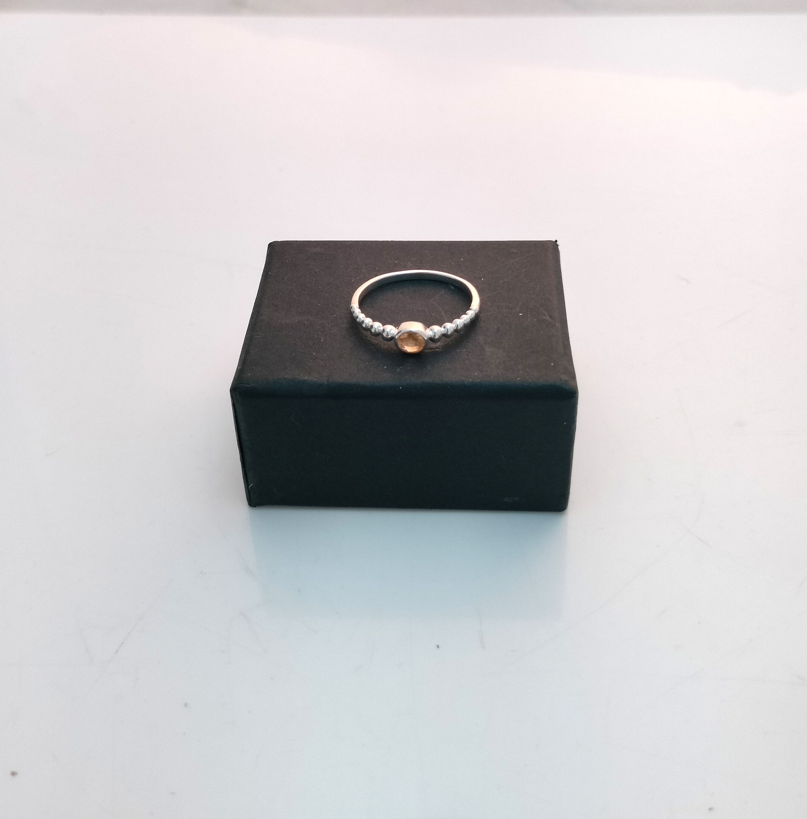 สีเหลือง