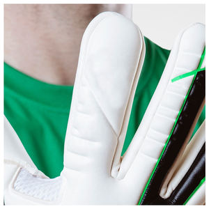 Vente en gros de gants de gardien de but de football professionnels personnalisés 4.5mm gants de sport allemands en latex avec coupe négative en cuir de haute qualité - Product Image 5