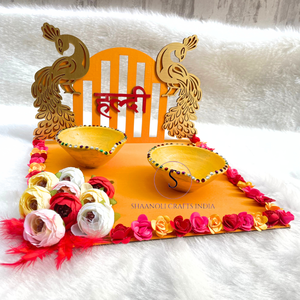 Bandeja Hldi de diseñador con trabajo de borde de rosas y diseño de patrón de pavo real Haldi Plater de bandeja, bandeja Pithy para Hldi, favores de boda - Product Image 2