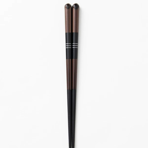 Ensemble de baguettes en bois élégantes aux tons naturels pour les dîners formels, mise en scène de table minimaliste, style de repas raffiné - Product Image 1